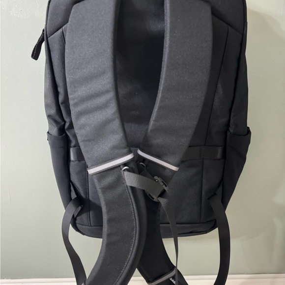 Lululemon Double Zip Backpack 22L NWT!! - Picture 5 of 7